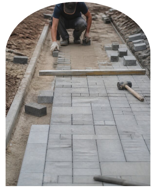 Укладка тротуарной плитки под ключ на участке в Новокубанске